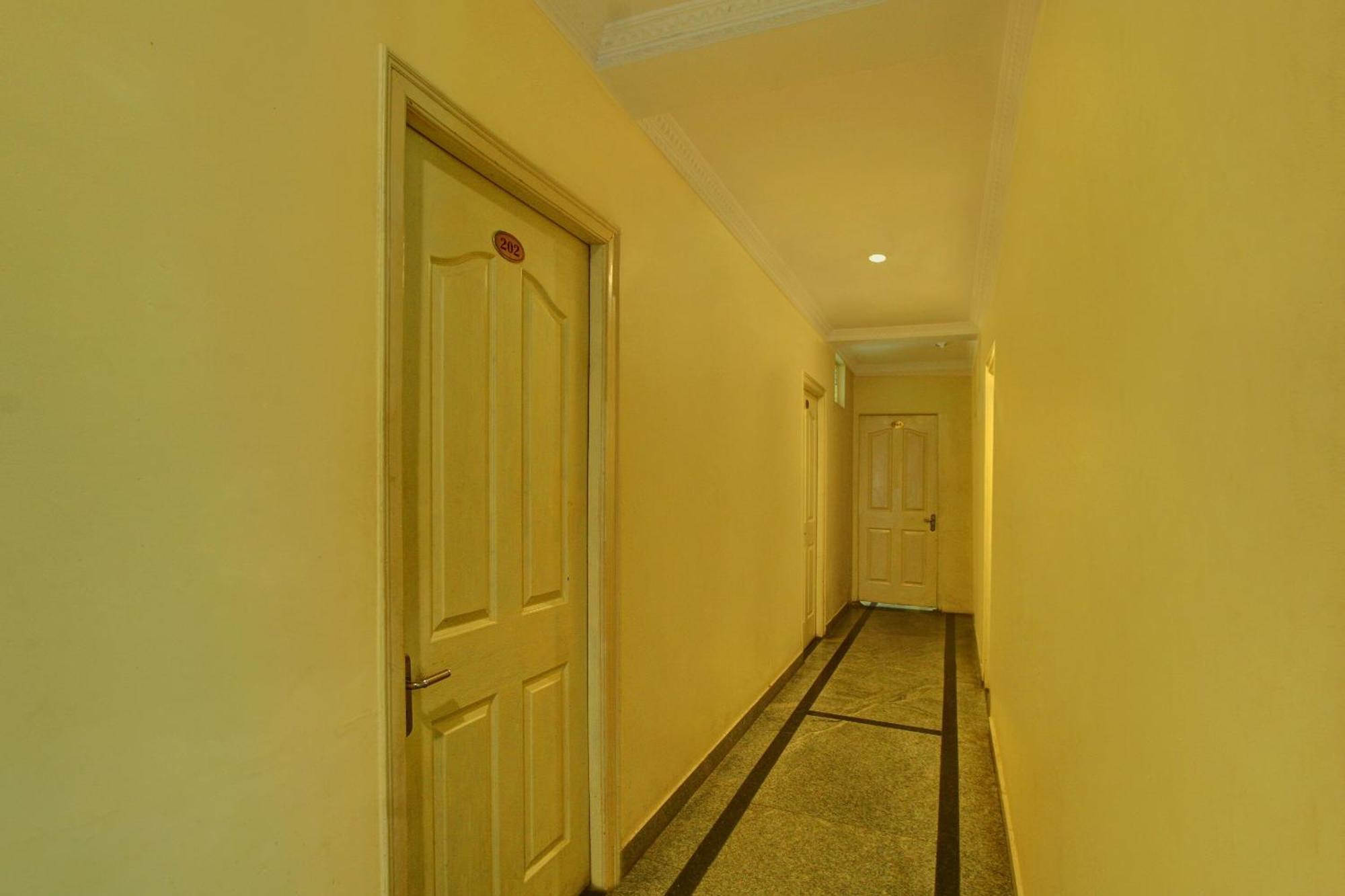 Oyo 10321 世纪住宅酒店 班加罗尔 外观 照片