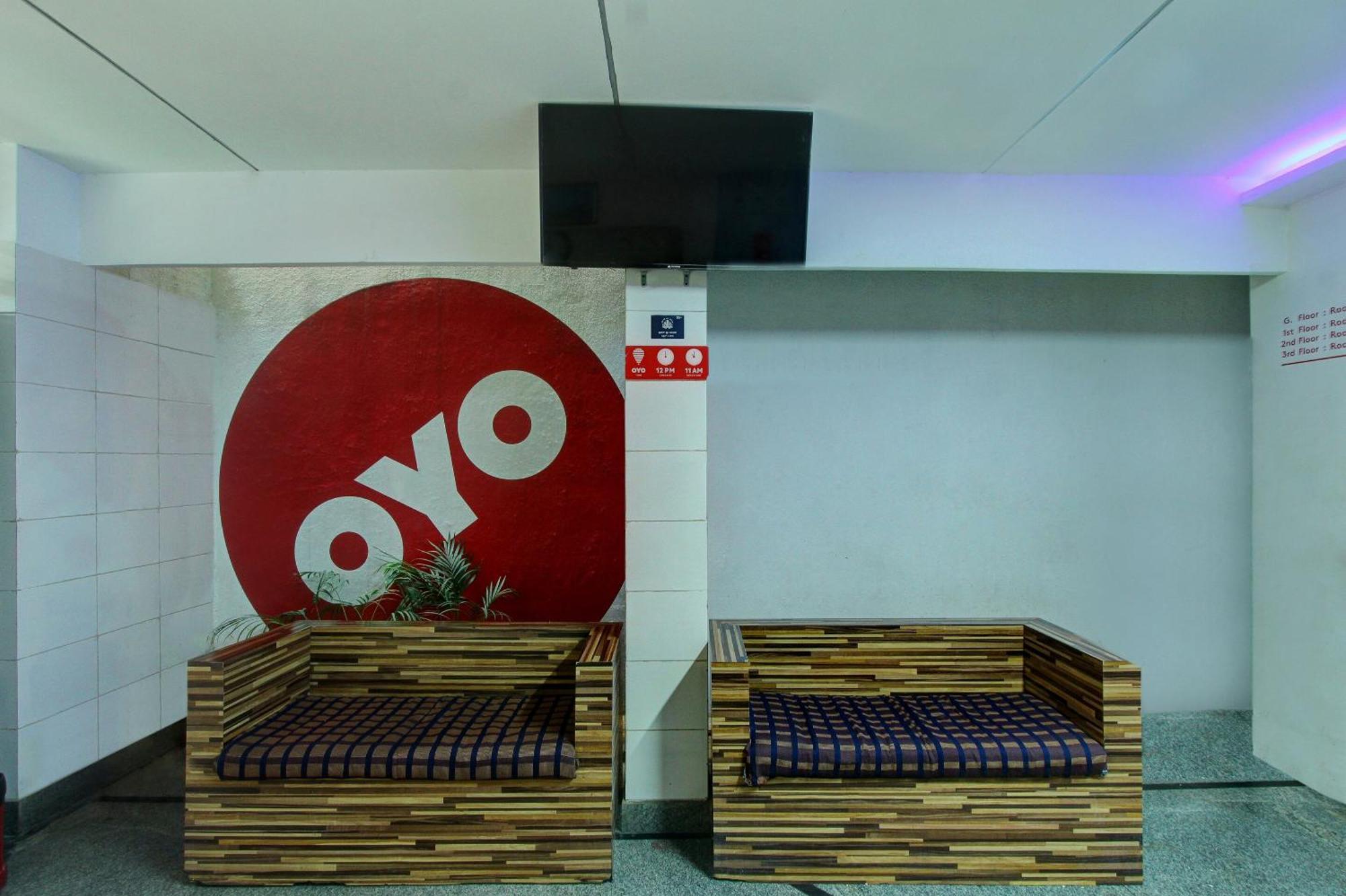 Oyo 10321 世纪住宅酒店 班加罗尔 外观 照片